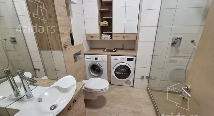 Petosoban stan | 4zida