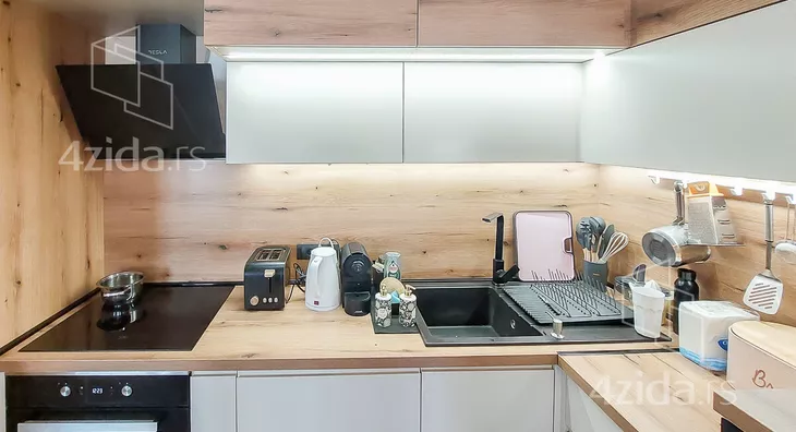 Petosoban stan | 4zida