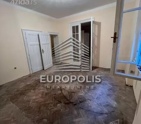 Četvoroiposoban stan | 4zida