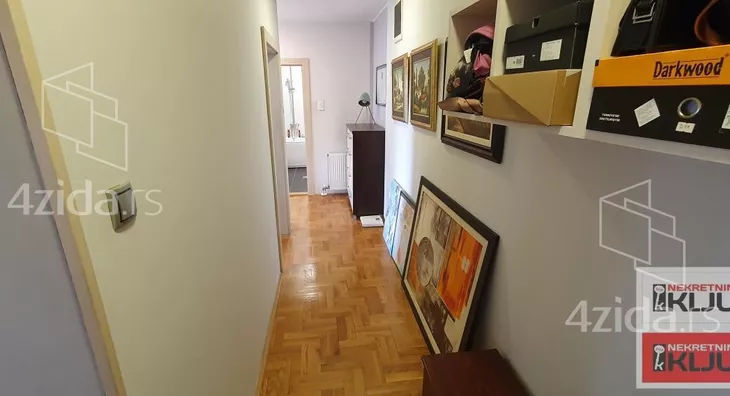 Šestosoban stan | 4zida