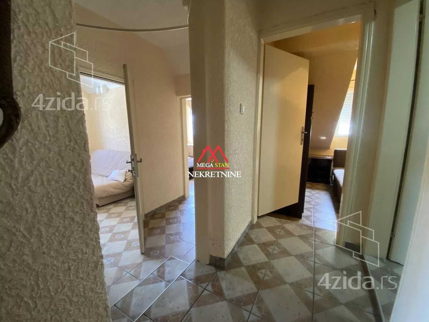 Troiposoban stan | 4zida