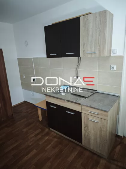 Nade Tomić | 4zida.rs