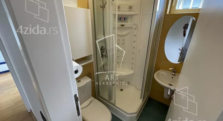 Četvoroiposoban stan | 4zida