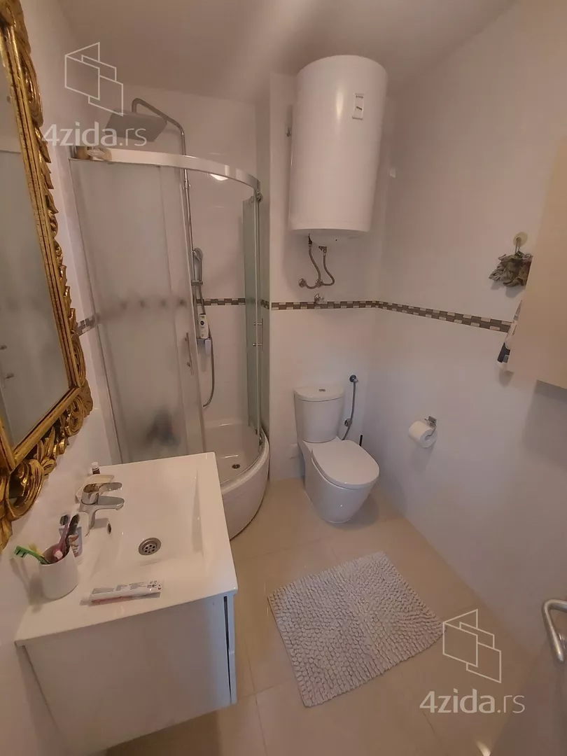 Četvoroiposoban stan | 4zida