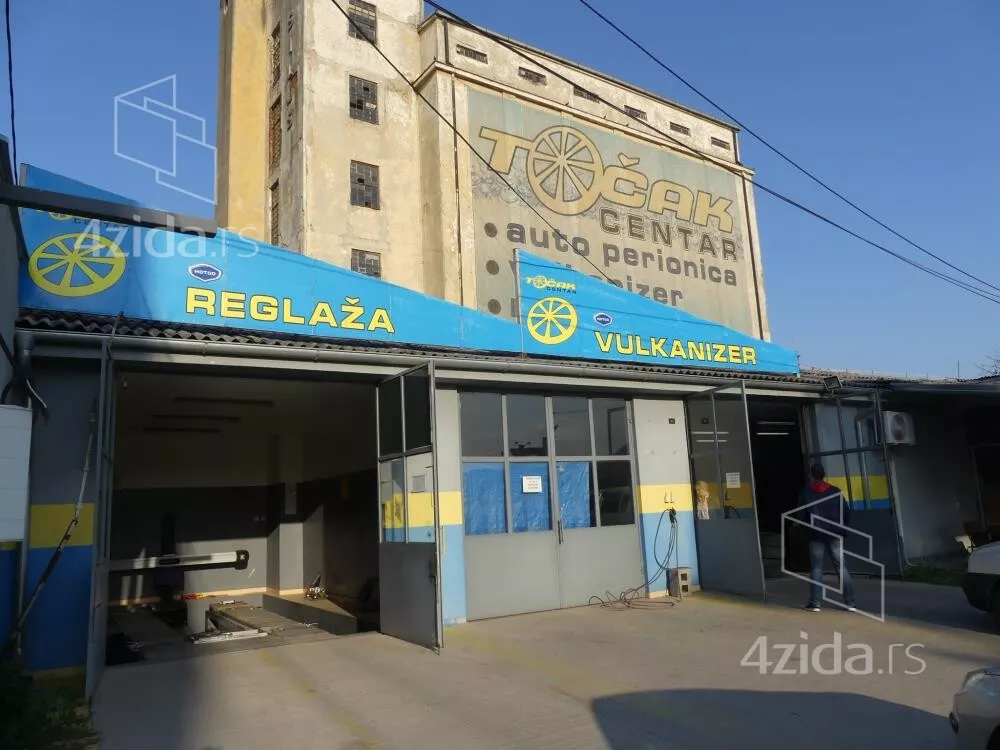 Poslovna zgrada | 4zida