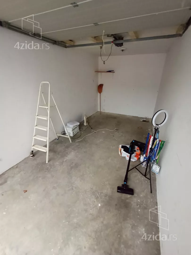 Četvoroiposoban stan | 4zida