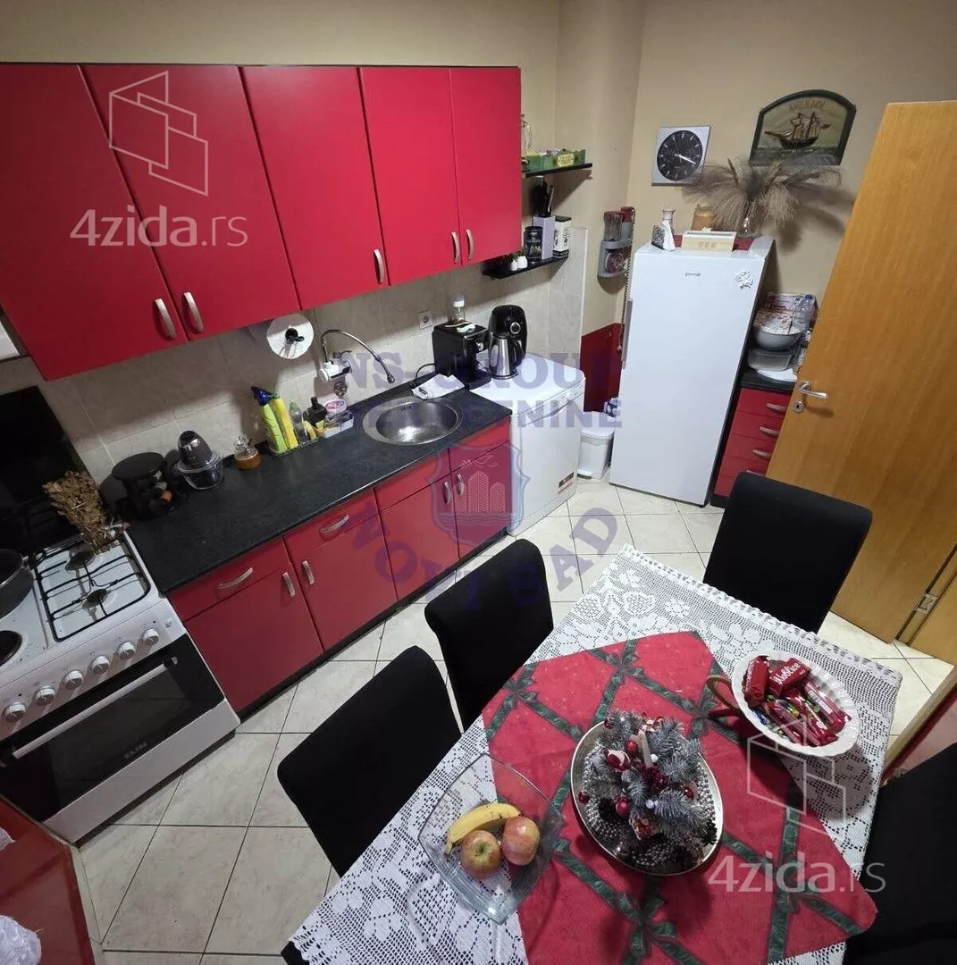 Šestosoban stan | 4zida