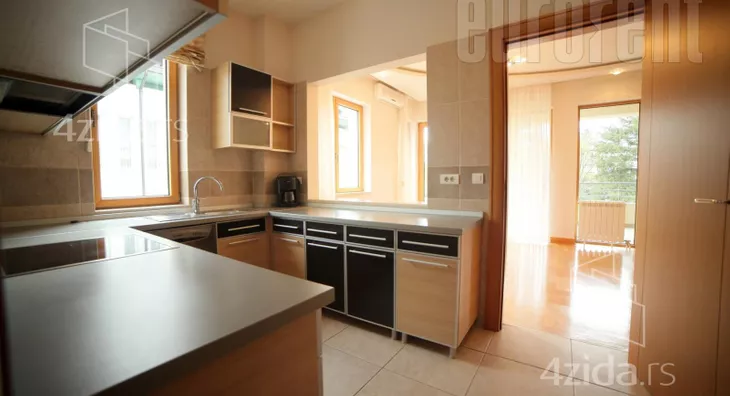 Petoiposoban stan | 4zida