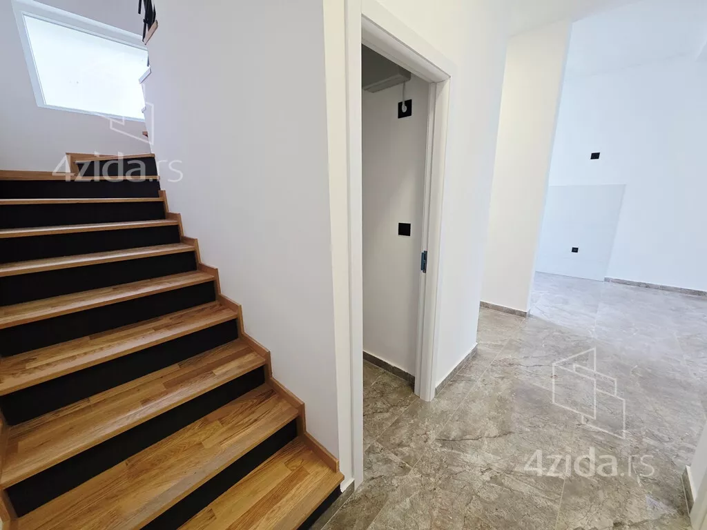 Četvoroiposoban stan | 4zida