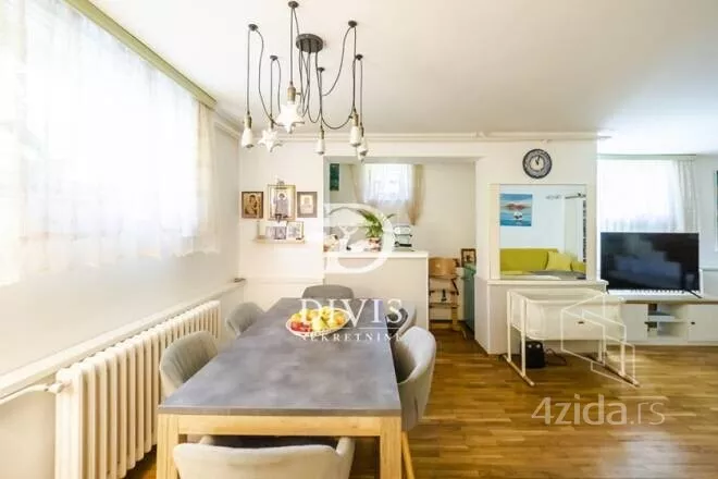 Četvoroiposoban stan | 4zida