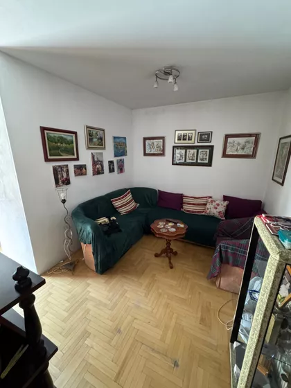 Komovska | 4zida.rs
