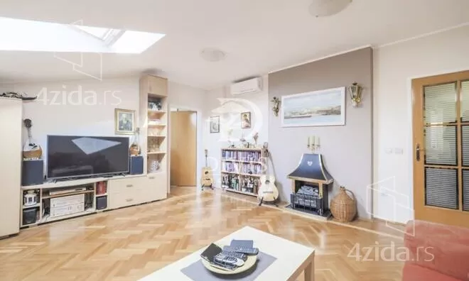 Troiposoban stan | 4zida