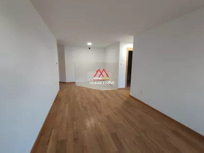 Lasla Gala | 4zida.rs