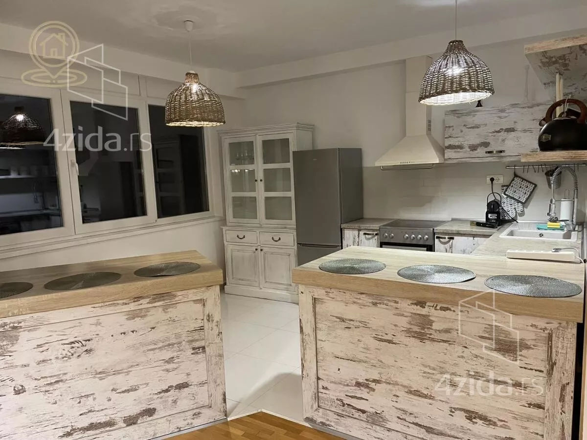 Petosoban stan | 4zida