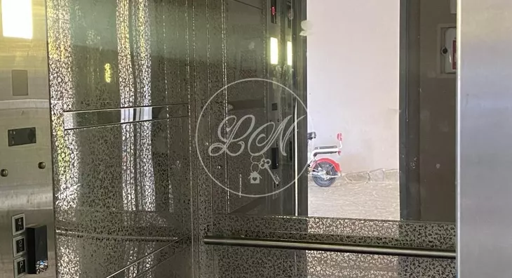 Šestoiposoban stan | 4zida