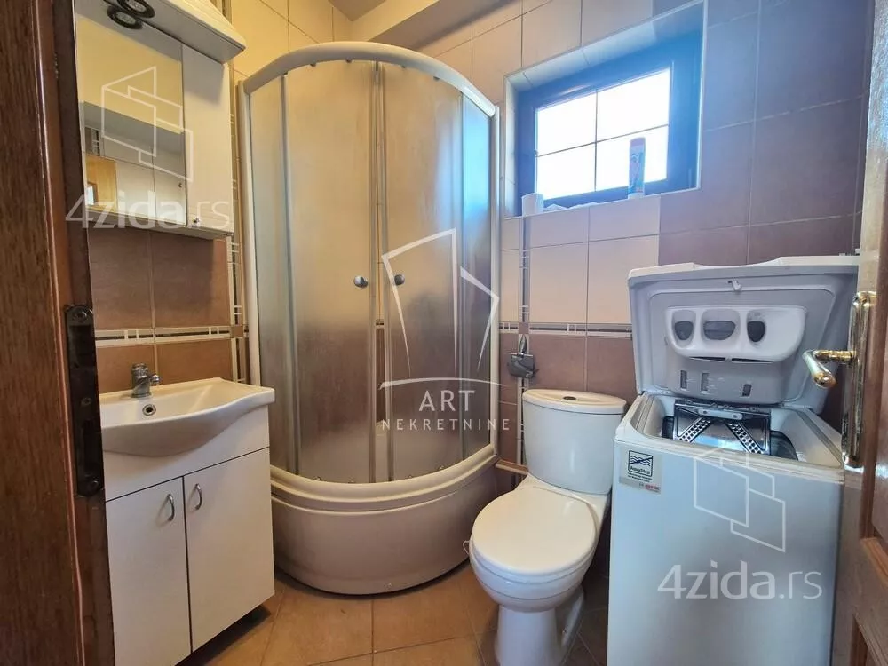 Četvoroiposoban stan | 4zida