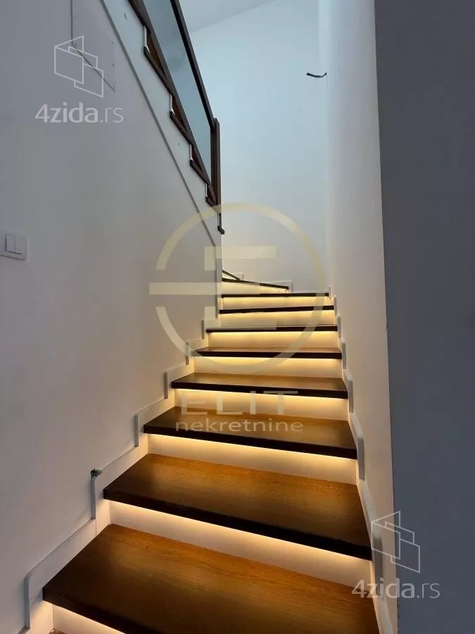 Šestosoban stan | 4zida