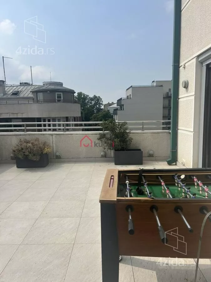 Četvoroiposoban stan | 4zida