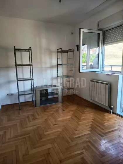 Učitelja Miihailovića | 4zida.rs