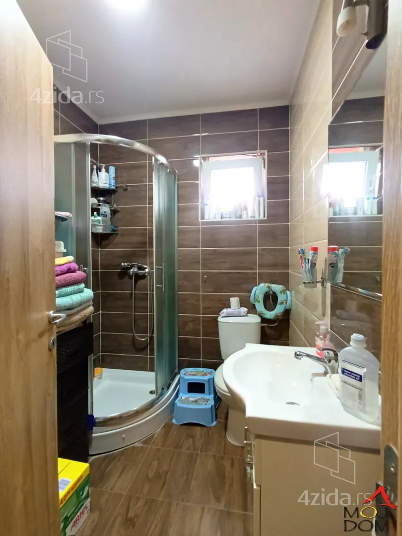 Četvoroiposoban stan | 4zida