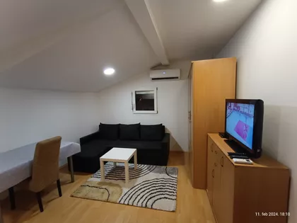 Sedamnaestog Oktobra 13g | 4zida.rs