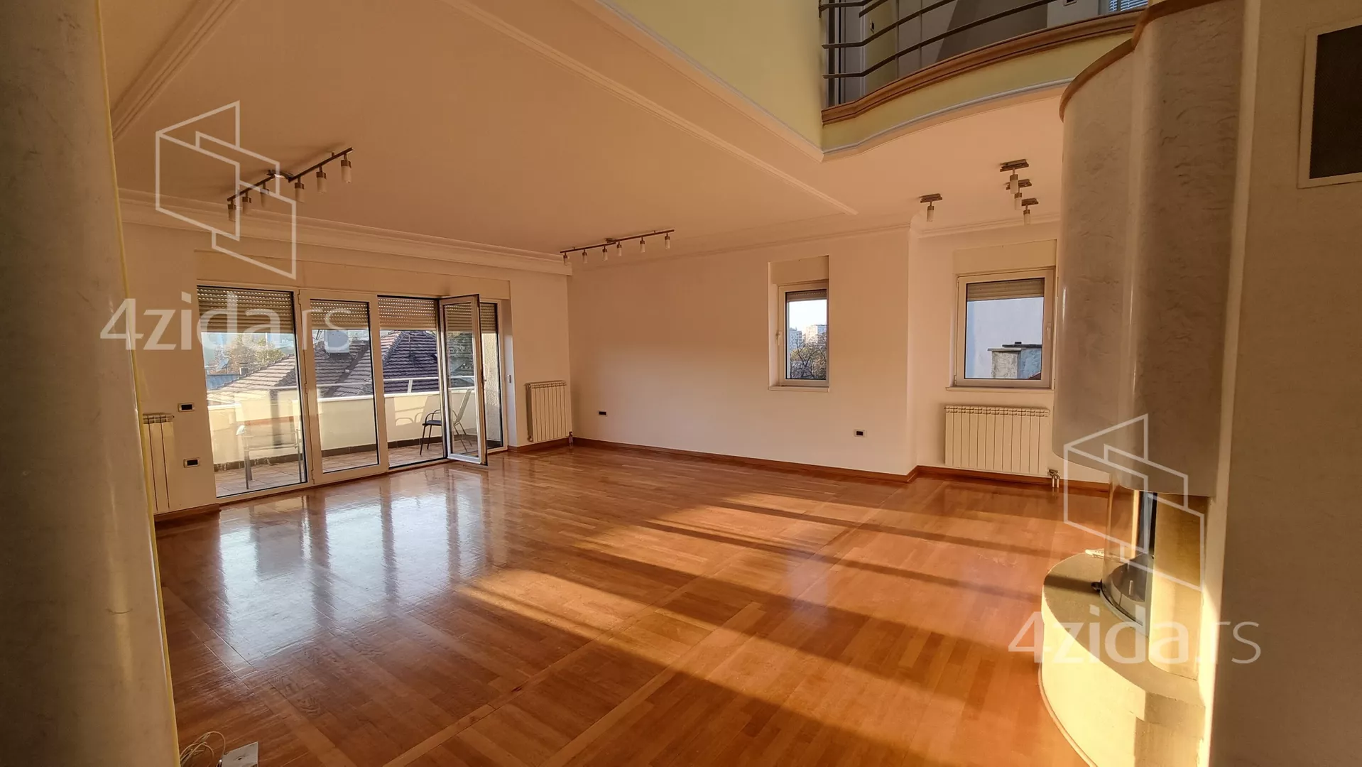 Šestoiposoban stan | 4zida