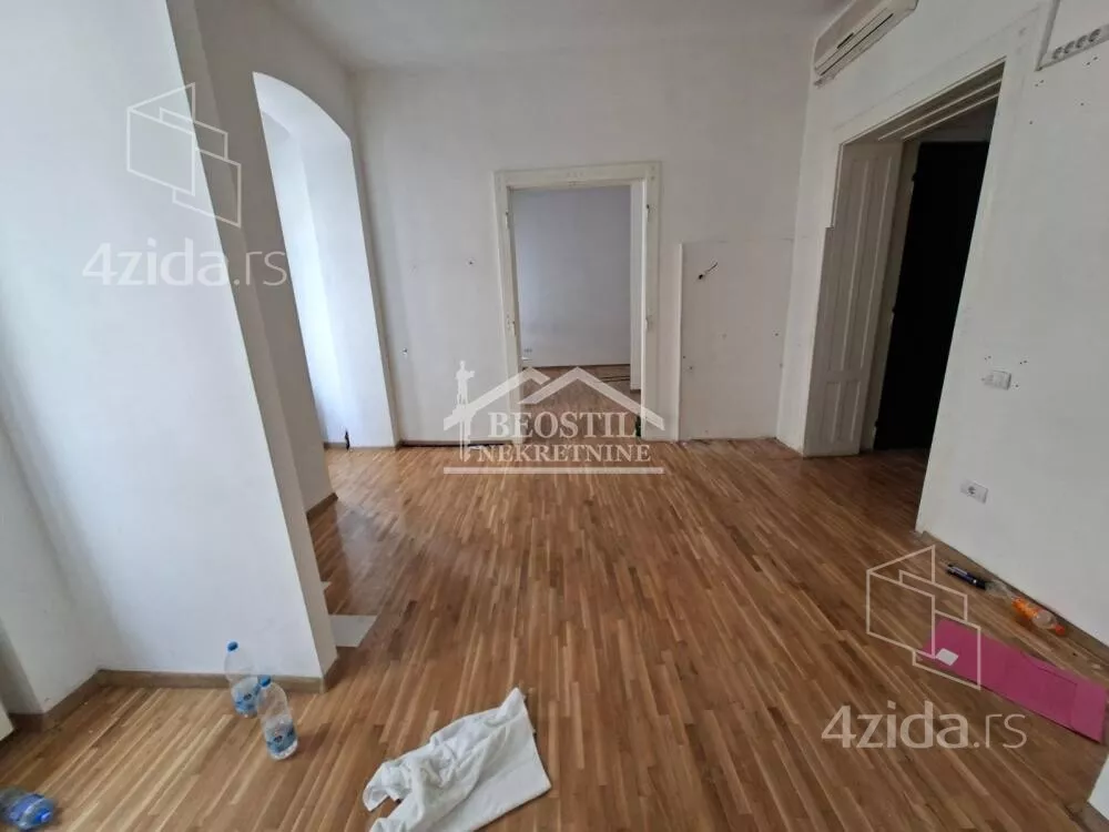 Poslovna zgrada | 4zida