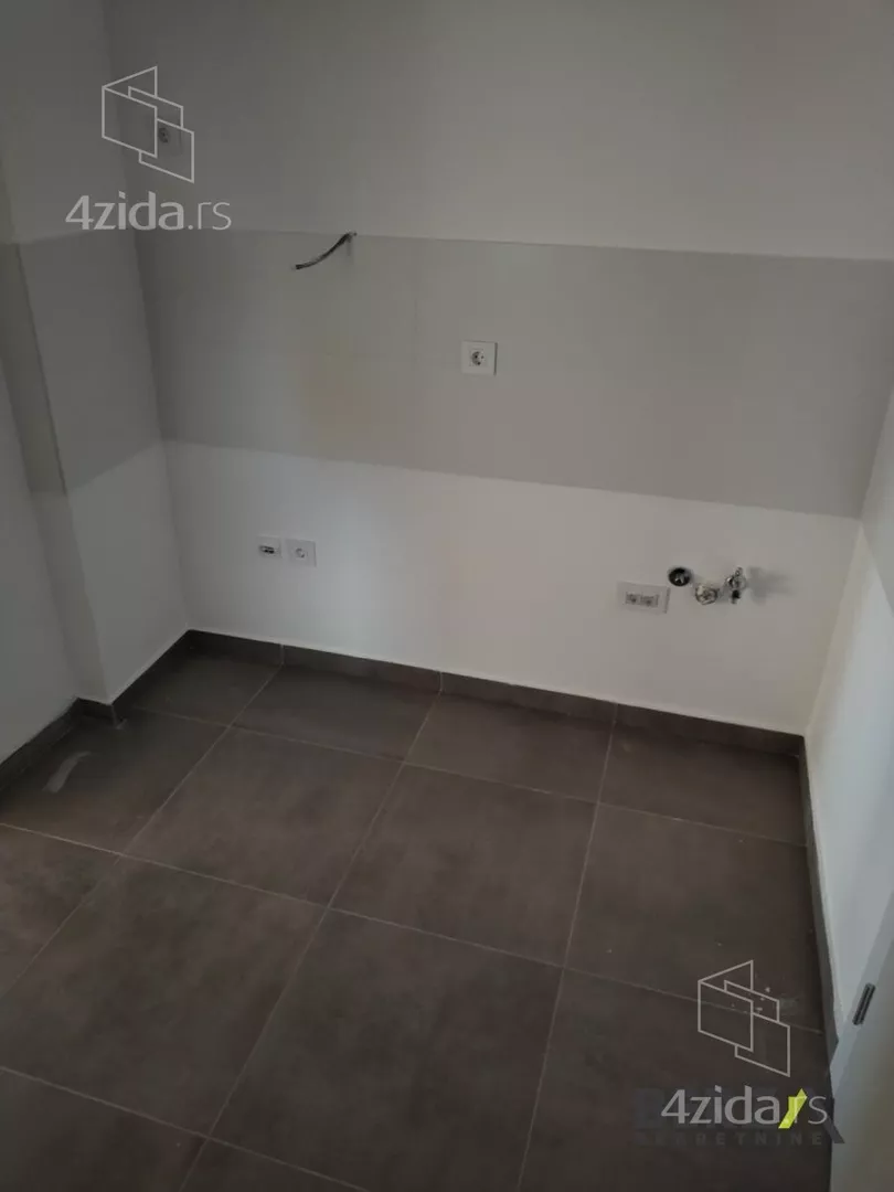 Četvoroiposoban stan | 4zida