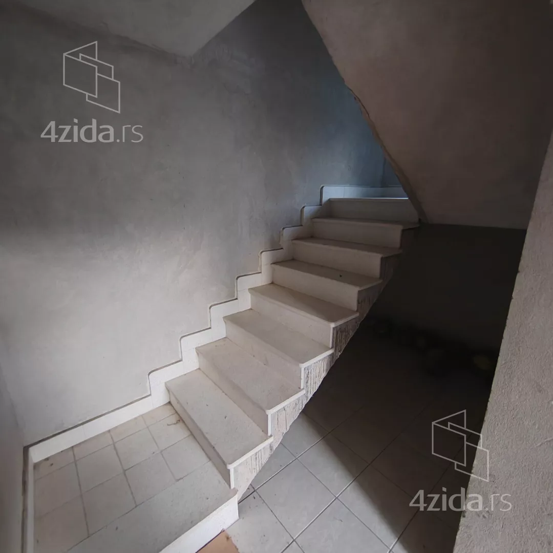 3-etažna kuća | 4zida