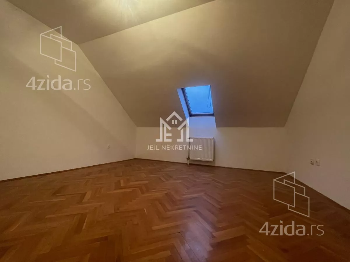 Šestosoban stan | 4zida