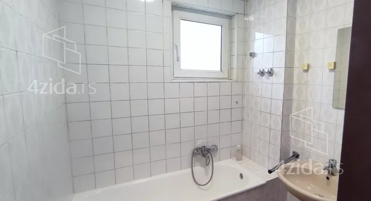 Četvoroiposoban stan | 4zida