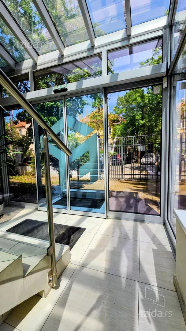 Poslovna zgrada | 4zida