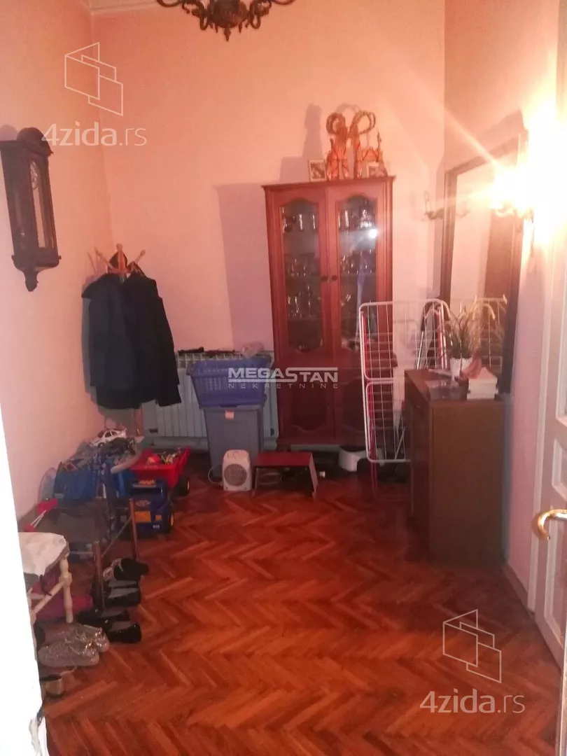 Petoiposoban stan | 4zida
