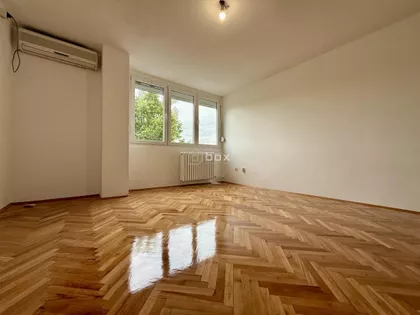 Dom Zdravlja | 4zida.rs