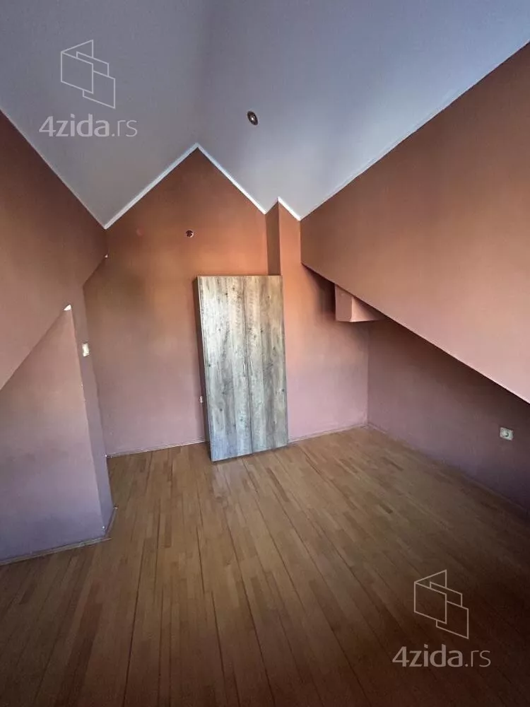 Četvoroiposoban stan | 4zida