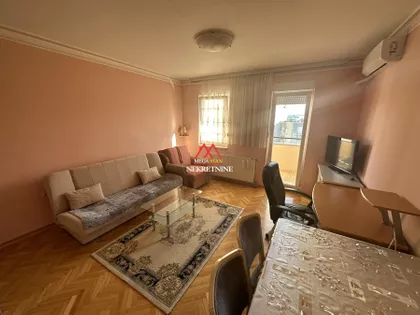 Lasla Gala | 4zida.rs