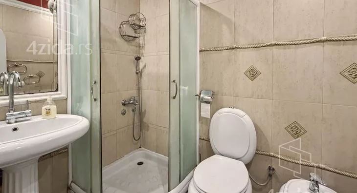 Troiposoban stan | 4zida