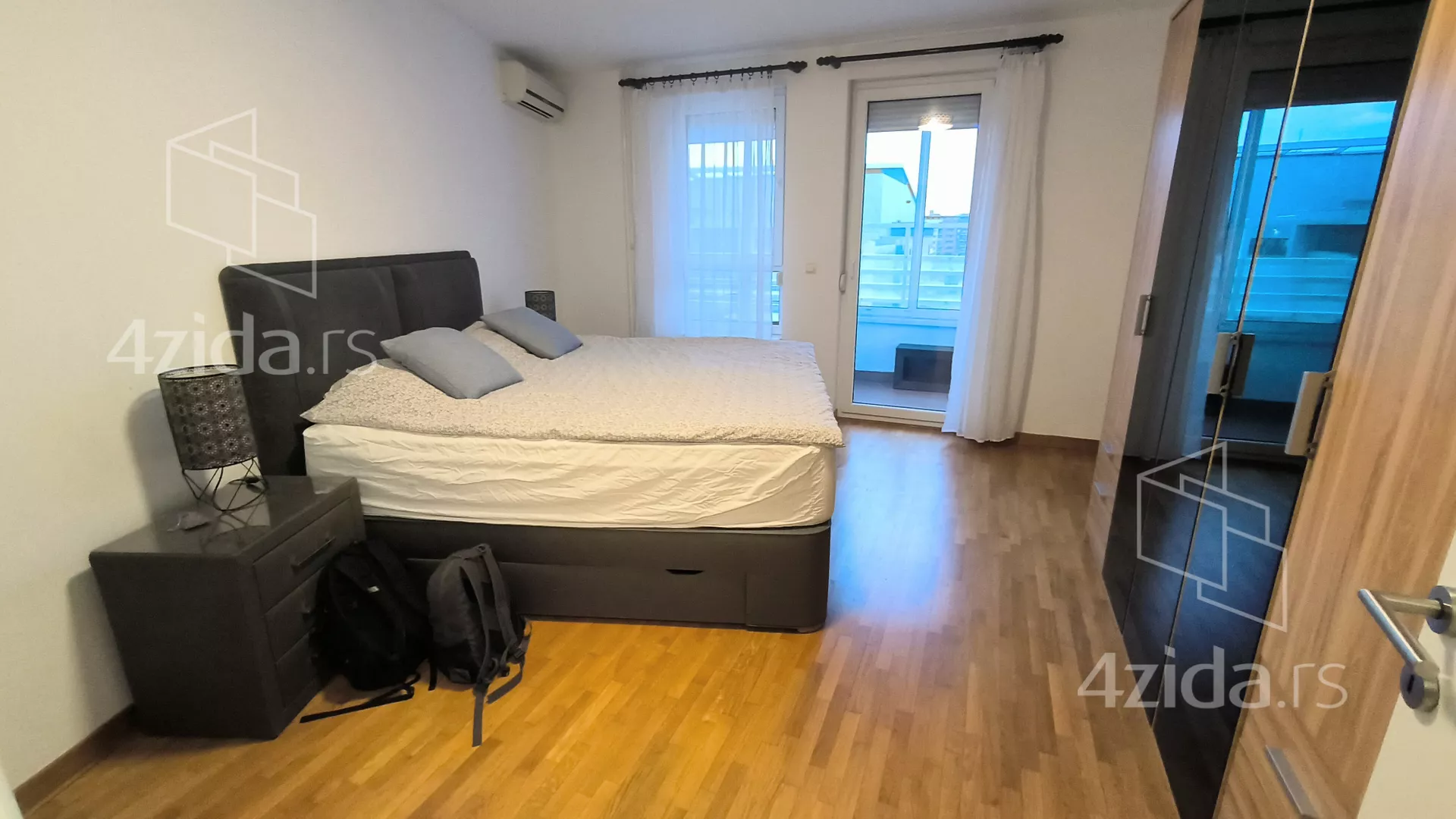 Četvoroiposoban stan | 4zida