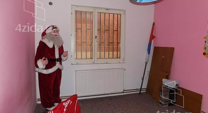 Poslovna zgrada | 4zida