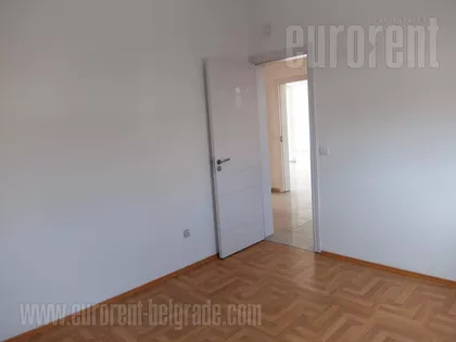 DEDINJE BELI DVOR | 4zida.rs