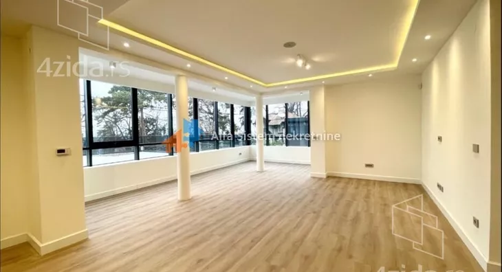 Poslovna zgrada | 4zida