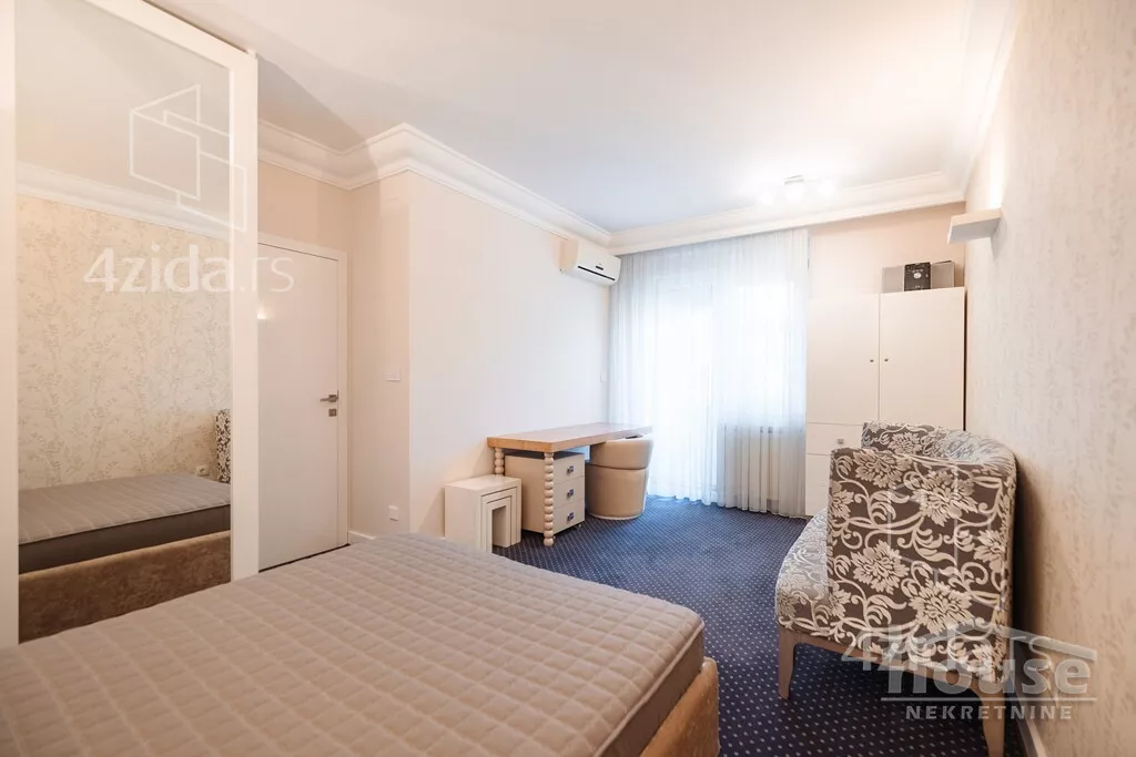 Šestosoban stan | 4zida