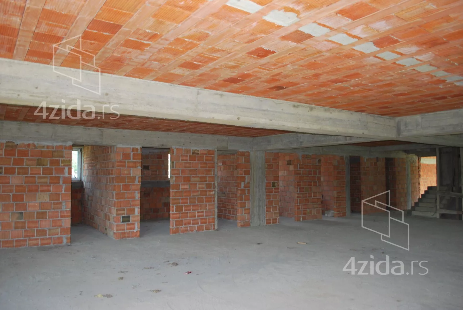 Poslovna zgrada | 4zida