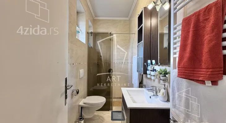 Petoiposoban stan | 4zida