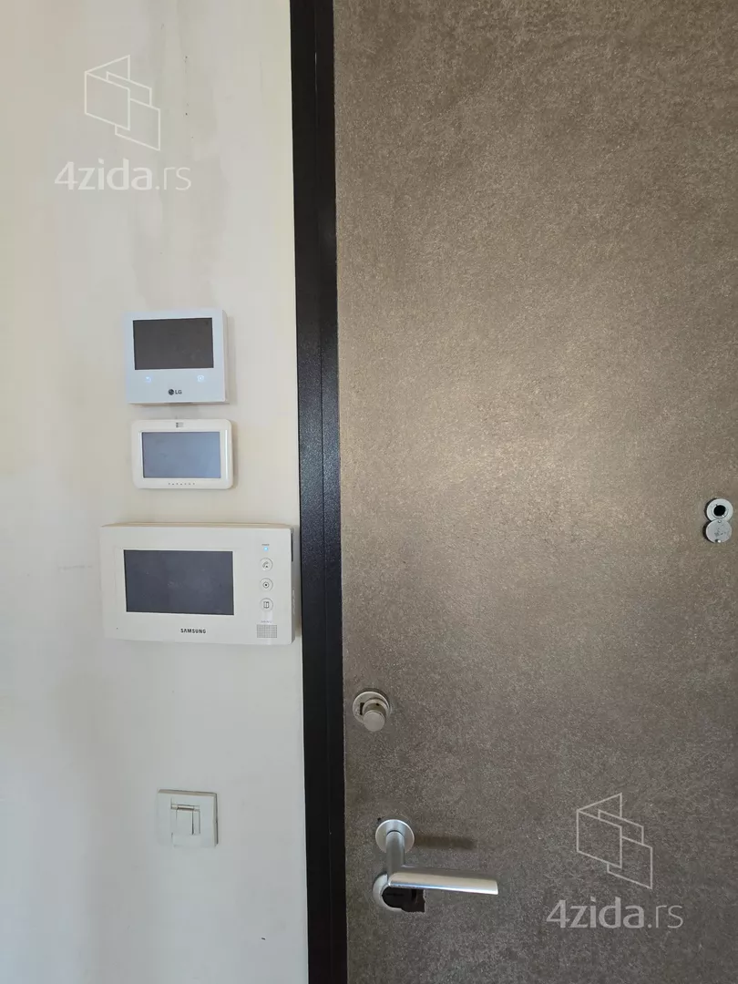 Šestosoban stan | 4zida