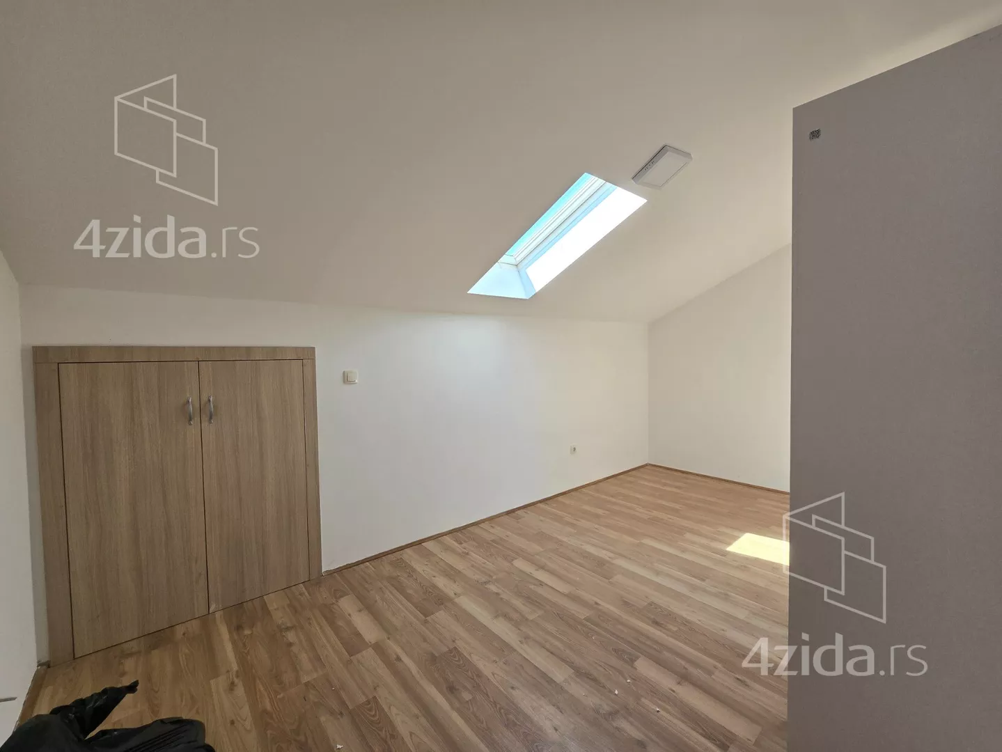 Četvoroiposoban stan | 4zida