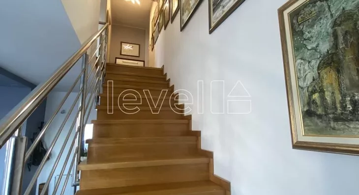 Šestosoban stan | 4zida