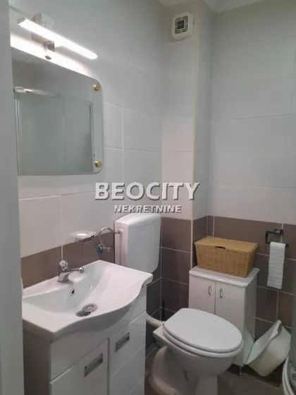 Vase Ostojića | 4zida.rs