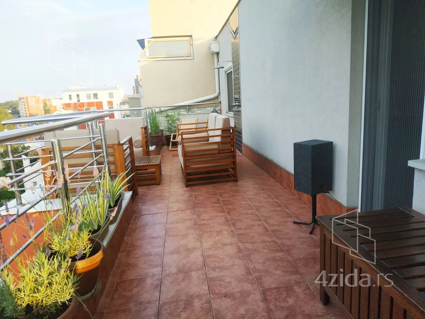 Jednoiposoban stan | 4zida