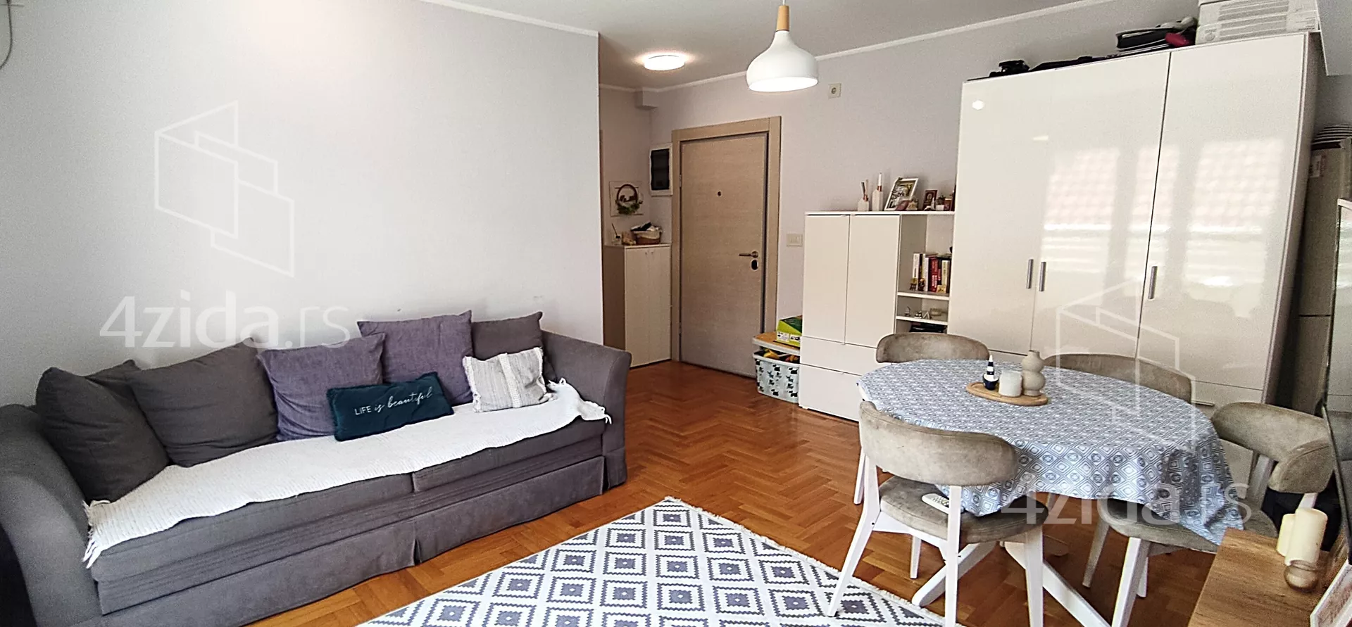 Jednoiposoban stan | 4zida